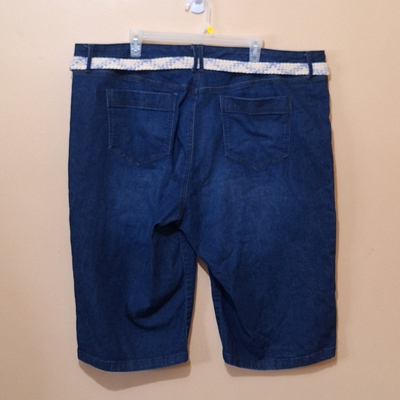 Gloria Vanderbilt Belted Denim Skimmer Shorts - Picture 3 of 6